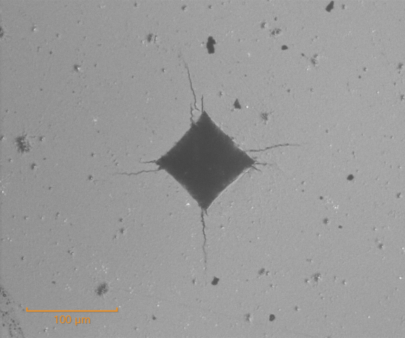 一個較差的裂紋剖面的例子如圖，如果裂紋太多或裂紋長度不均勻，則不能使用硬度法來估算